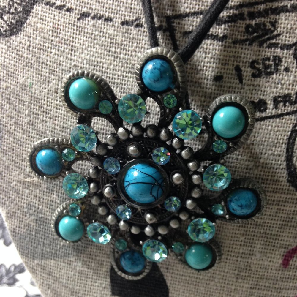 5/$13| ***** Beautiful Vintage Necklace w Rhinestones, has Extender